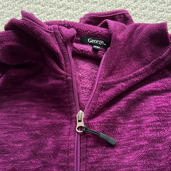 Comfy full zippered hoodie.  Size M. - Picture 6 of 6